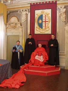 Son Éminence, le cardinal Cañizares Llovera en cappa magna